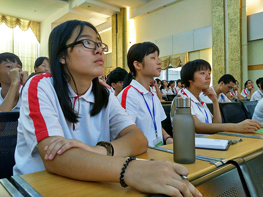 學生哥有想法，去樂從醫院體驗當醫生