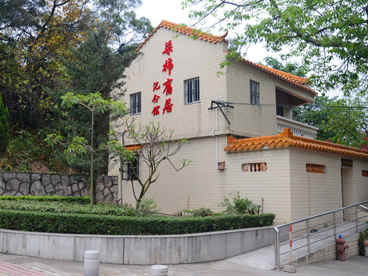 你愿意來(lái)梁棉故居講述老人的故事嗎？