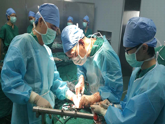 對口幫扶顯成效，成功救治新興縣危重傷員