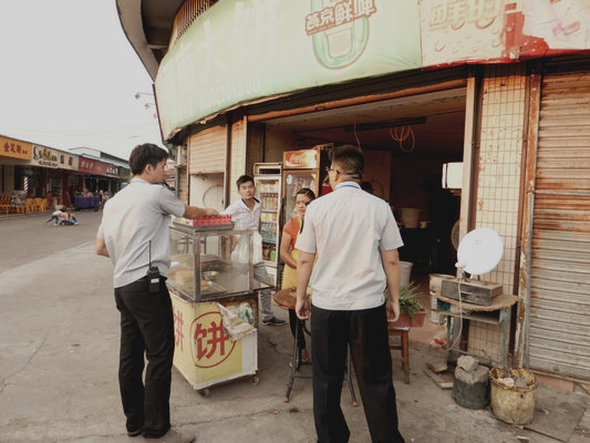 奶茶店桌椅擺路邊，倫教執(zhí)法這樣做