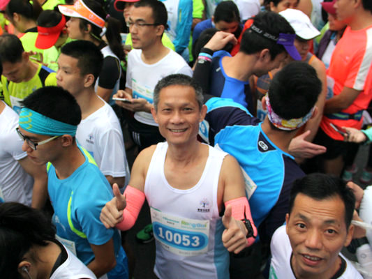 66歲老伯推遲回河南日程，先參加比賽