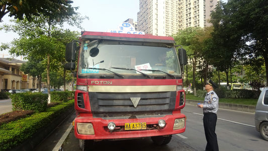 樂從：客車亂停靠載人？查的就是你