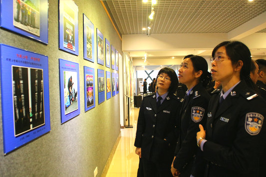 贊！警察不僅僅是抓壞人，還能辦畫展