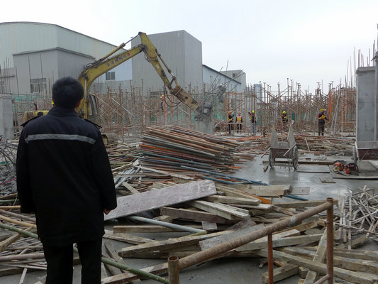 龍江：兩次斷電不聽，違建屋被強拆