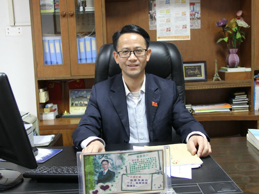 校長何興球：教學(xué)生要有搶春運(yùn)票的精神