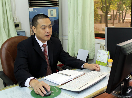 龍山中學吳導：白玉蘭樹下的領路人