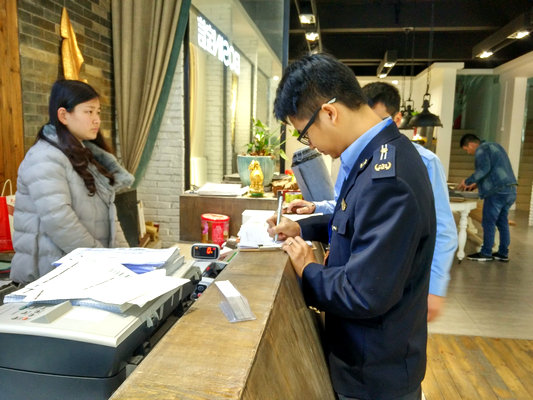龍江：“清無”不手軟，家具材料放心買