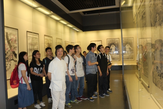 三次回鄉辦畫展，吳佰如從美國回來了