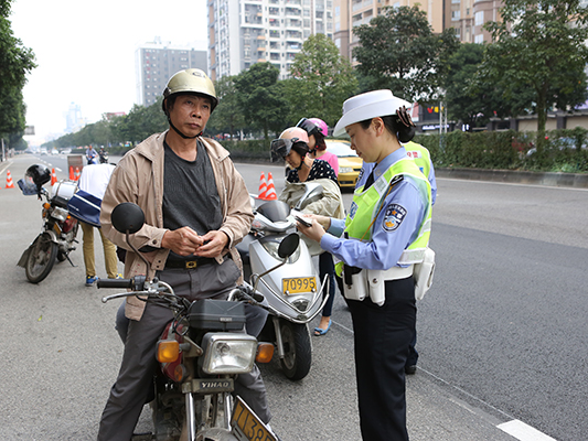 “斷腿行動(dòng)”執(zhí)法嚴(yán)，扣留機(jī)動(dòng)車(chē)201輛