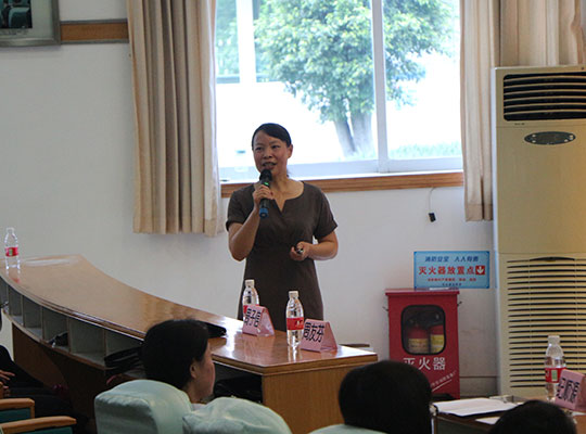 樂醫專家進校園，為青少年做青春期宣講