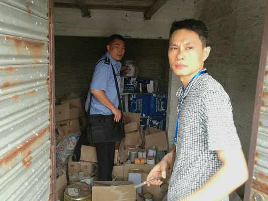 龍江：66公斤過期油漆放雜物間，危險！