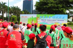 抵制不文明行為，TA和游人大膽說“不”