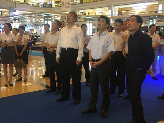 參觀羅浮宮，省政協(xié)主席點贊工匠精神