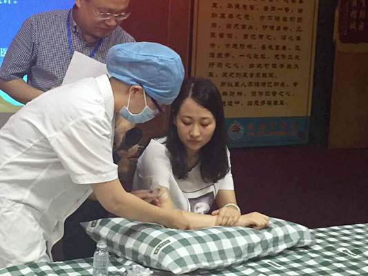 中醫藥技術大比武，技術精湛初顯身手