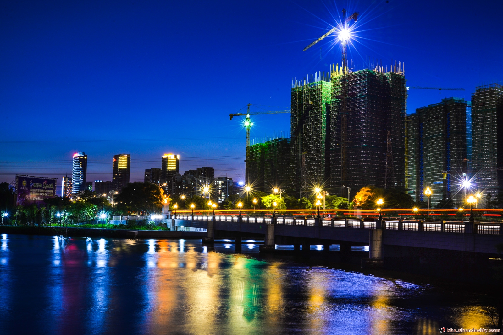 南國路桂畔橋夜色