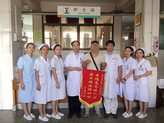 桂洲醫院施孔鏡之術為患者拆除巨大結石