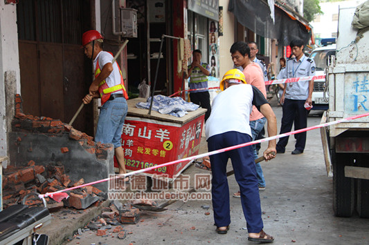 容桂：及時出擊，清理占道圍蔽還路于民
