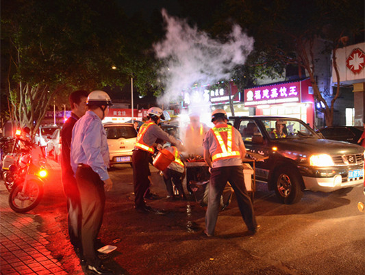 追蹤：城管深夜出擊，“走鬼”何處逃！