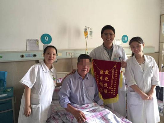 患者點贊杏壇醫院醫生，主動贈予錦旗
