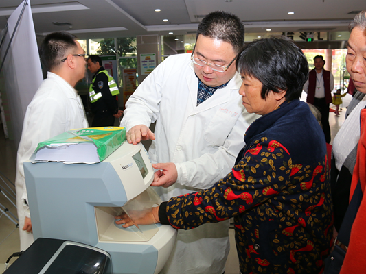 附屬陳村醫院免費為群眾“問診把脈”