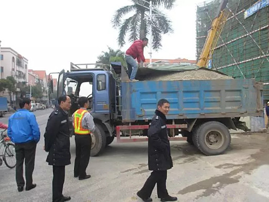 勒流：嚴查渣土運輸車，杜絕揚塵污染