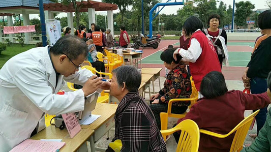 樂(lè)從醫(yī)院名醫(yī)走進(jìn)良村，深受市民歡迎