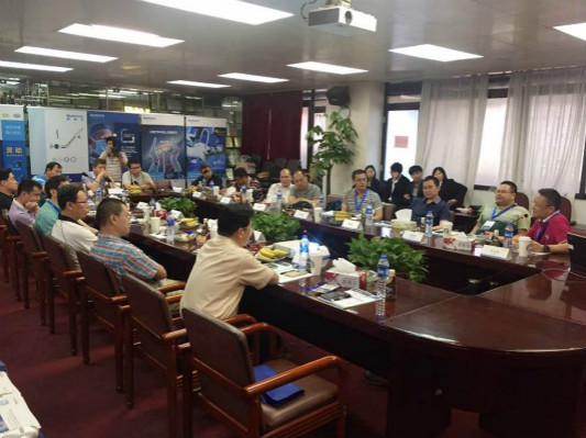 長見識！手術技巧還能“手把手”傳授