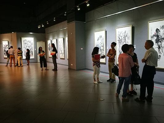 來逛這個畫展，讓你分分鐘邂逅藝術家哦
