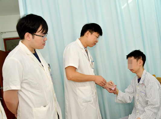 男子腦積水復發，醫生另辟蹊徑效果理想