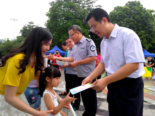 百童彩繪魅力小城，爭當“環保小衛士”