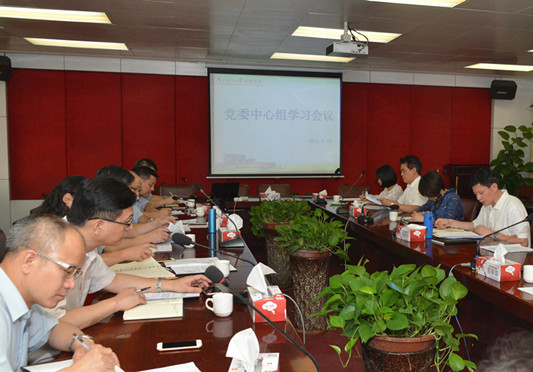 加強黨建，嚴(yán)格履行領(lǐng)導(dǎo)干部一崗雙責(zé)制