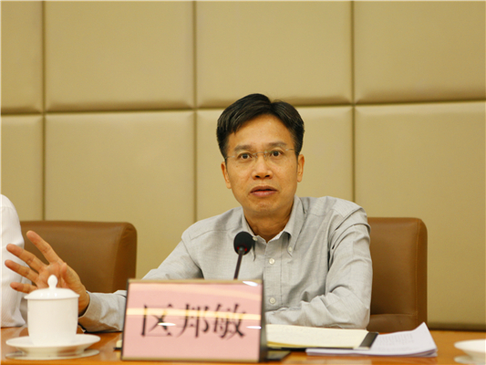 區(qū)邦敏：落實(shí)責(zé)任維護(hù)穩(wěn)定，迎接黨的十九大