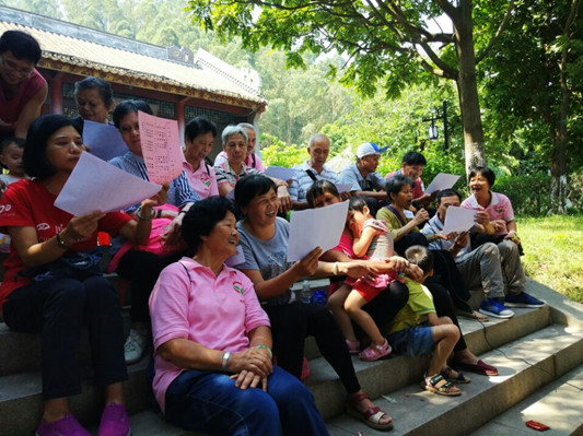社區(qū)聯(lián)誼！62歲的他是幫助長者的好手