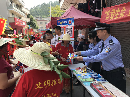 傳統(tǒng)民俗＋禁毒宣傳，市民點(diǎn)贊“很棒”