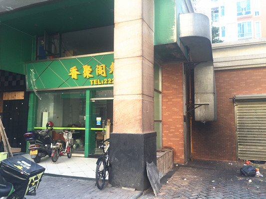 管道油煙排放入小區(qū)，市民直呼影響生活