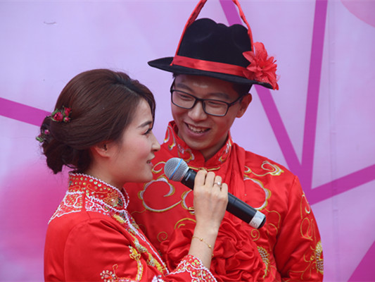 嶺南風情盛！十對新人舉行浪漫水上婚禮