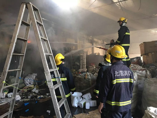 北滘碧江一廢品收購站起火，無人員傷亡
