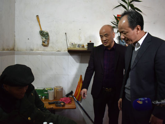 郭文海杏壇慰問：確保小康路上一個也不掉隊