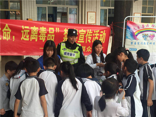 大良：阿sir進校園，給學生講“防毒”
