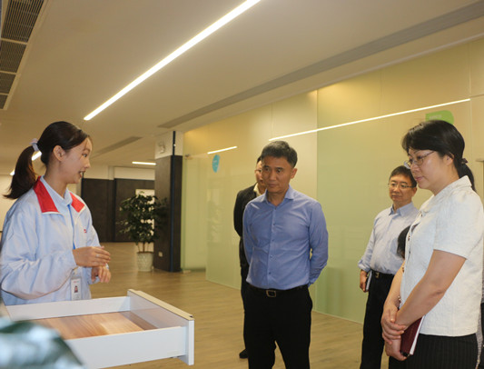 列海堅帶隊走訪企業，了解訴求做好調研