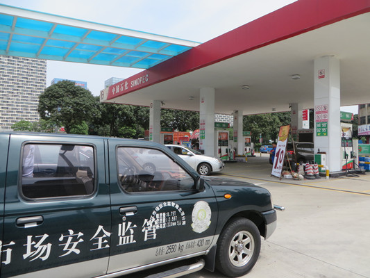 市民憂加油站不放心，北滘市監組織排查