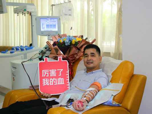 右眼：順德“獻(xiàn)血達(dá)人”李永然