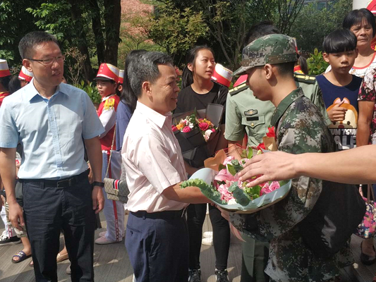 龍江：今年35名新兵超一半人是大學生