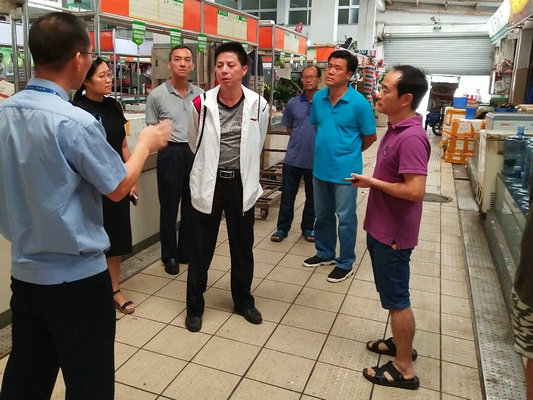 區長彭聰恩帶隊檢查農貿市場休市情況