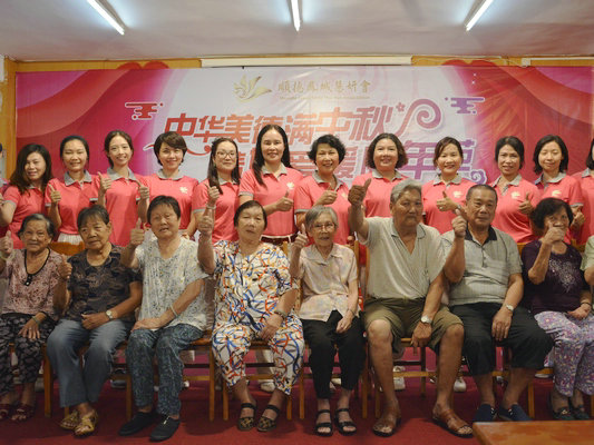 送溫暖唱金曲，她們用愛心感動長者