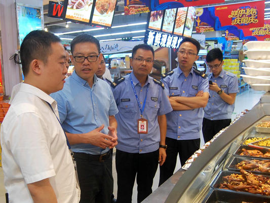 龍江：鎮長帶隊對人員密集場所安全檢查