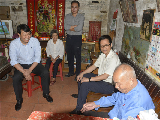 重陽(yáng)節(jié)到來(lái)，為困難老人送上節(jié)日祝福