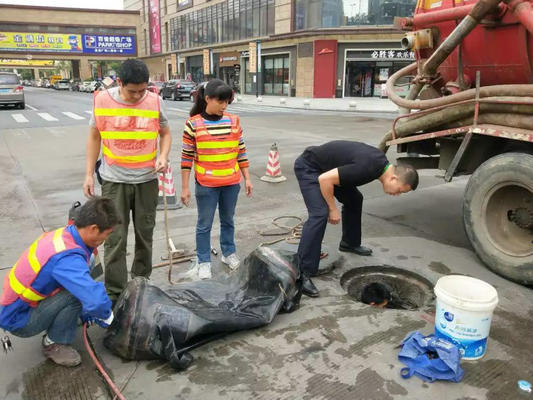 龍江：得民心，清理盈信廣場周邊管道