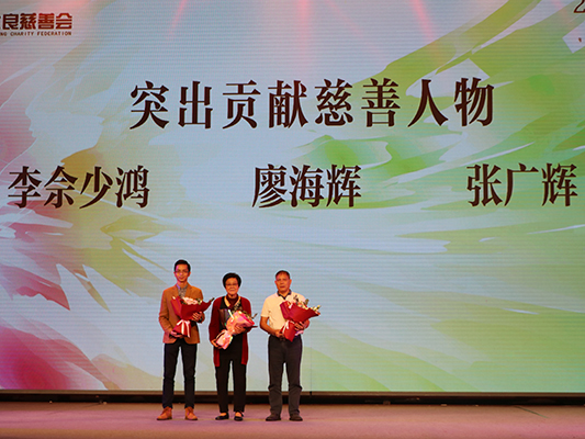 贈人玫瑰，手有余香：這股力量叫慈善