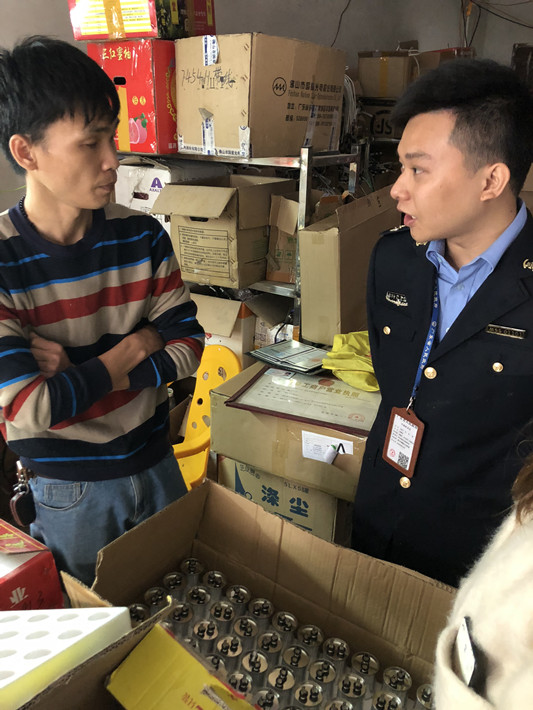 大良：查獲一千多個假冒知名品牌的電容